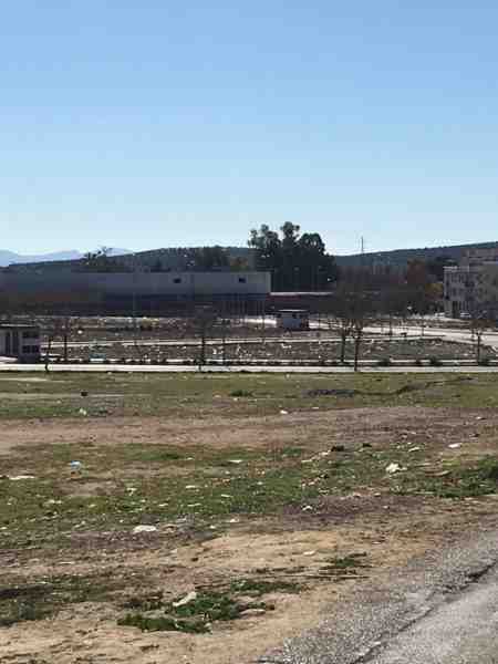 Bailén el pueblo mas sucio de Andalucía. Estado de la explanada al fondo del mercadillo